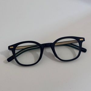 Blue light blocking glasses